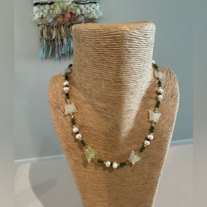 19.5” jade butterfly and pearl necklace strung on gold coloured metal clasp